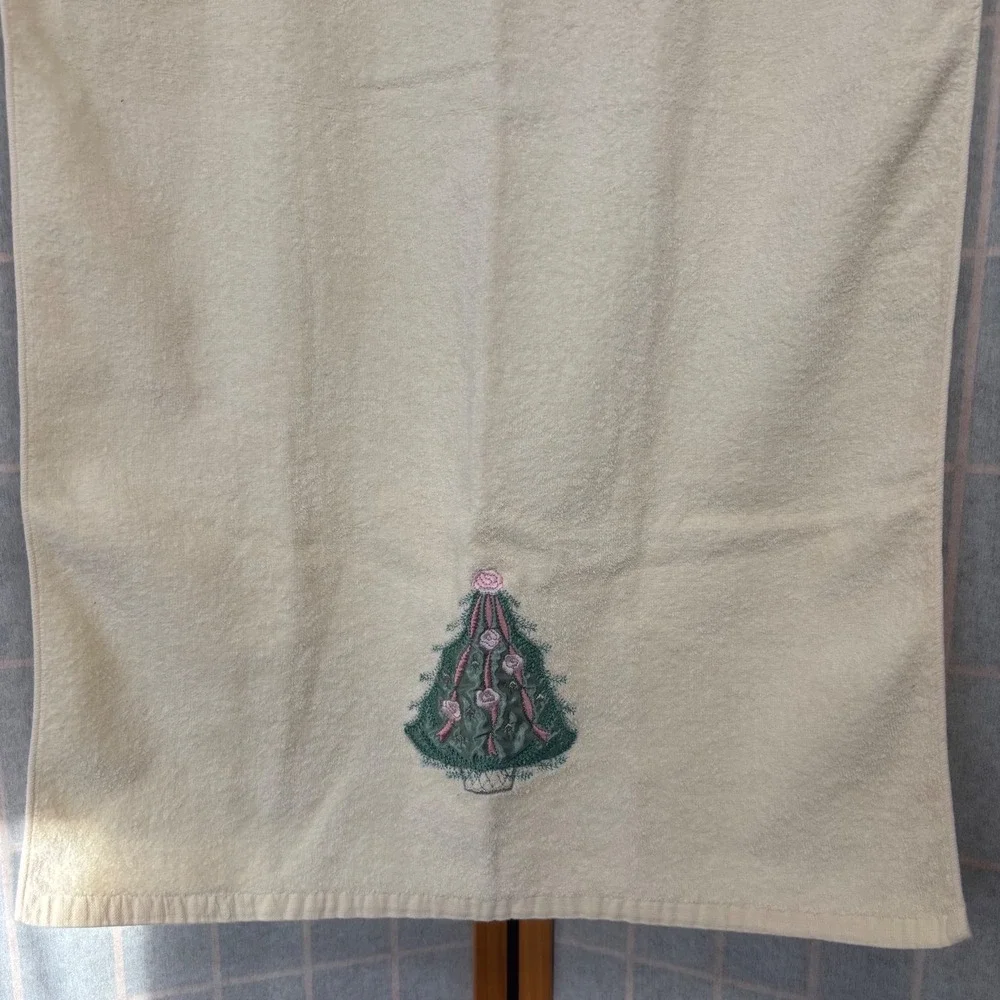 Vintage Cecil Saydah Embroidered‎ Christmas Tree Bath Towel Cream Holiday